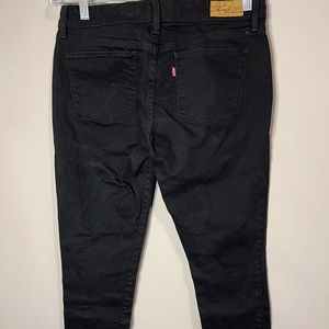 Levi’s Demi curve skinny jean.
